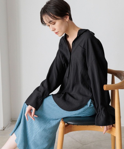 LOWRYS FARM（ローリーズファーム）の「マシンウォッシャブルシャツ　991733（シャツ/ブラウス・レディース・ブラック/カーキ/ブルー/アイボリー・FREE）」の3枚目の写真