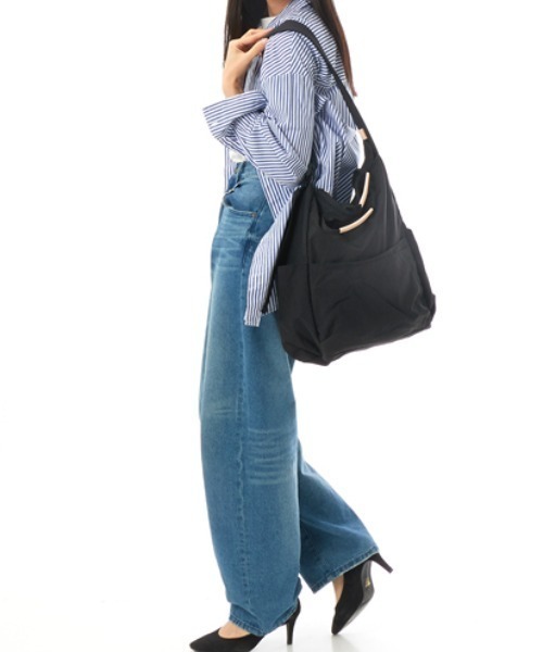 EARTH MADE（アースメイド）の「12POCKET SHOULDER（ショルダーバッグ・レディース・ライトベージュ/カーキ/ブルー/ダークグレー/サンドベージュ/ブラック/ピンク・FREE）」の2枚目の写真