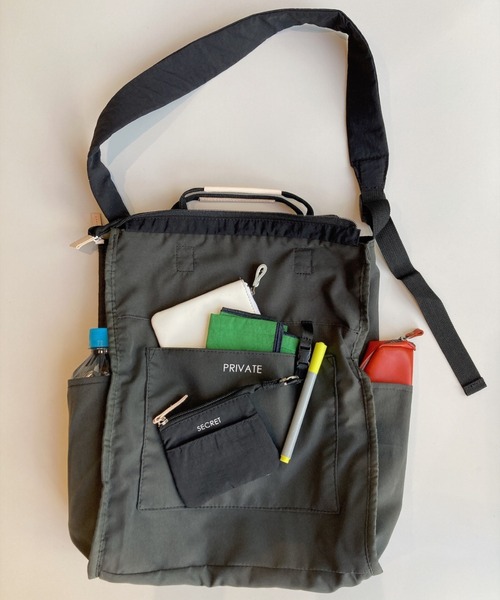 EARTH MADE（アースメイド）の「12POCKET SHOULDER（ショルダーバッグ・レディース・ライトベージュ/カーキ/ブルー/ダークグレー/サンドベージュ/ブラック/ピンク・FREE）」の11枚目の写真