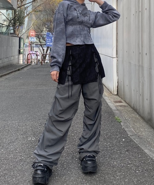 XU(エックスユー)の「ストリートファッション XU エックスユー tie-dye corset hoodie コルセット フーディ パーカー ピグメントパーカー ロゴパーカー 短丈フーディ ショート丈パーカー クロップド 韓国ストリート 韓国ファッション(パーカー・レディース・グレー/ブルー・ONE SIZE)」の18枚目の写真