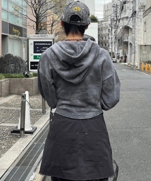 XU(エックスユー)の「ストリートファッション XU エックスユー tie-dye corset hoodie コルセット フーディ パーカー ピグメントパーカー ロゴパーカー 短丈フーディ ショート丈パーカー クロップド 韓国ストリート 韓国ファッション(パーカー・レディース・グレー/ブルー・ONE SIZE)」の16枚目の写真