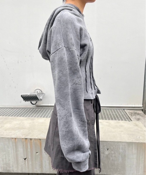XU(エックスユー)の「ストリートファッション XU エックスユー tie-dye corset hoodie コルセット フーディ パーカー ピグメントパーカー ロゴパーカー 短丈フーディ ショート丈パーカー クロップド 韓国ストリート 韓国ファッション(パーカー・レディース・グレー/ブルー・ONE SIZE)」の14枚目の写真