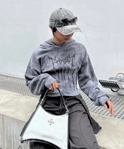 人気韓国ブランド★xenoreport★BAD BITXHES フーディ xenoreport】韓国新鋭ブランド！BAD BITXHES HOODIE 2色 (XENO