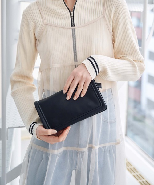 archives(アルシーヴ)の「合皮ミニチェーンバッグ(ショルダーバッグ・レディース・シルバーグレー/アイボリー/ブラック・FREE)」の1枚目の写真