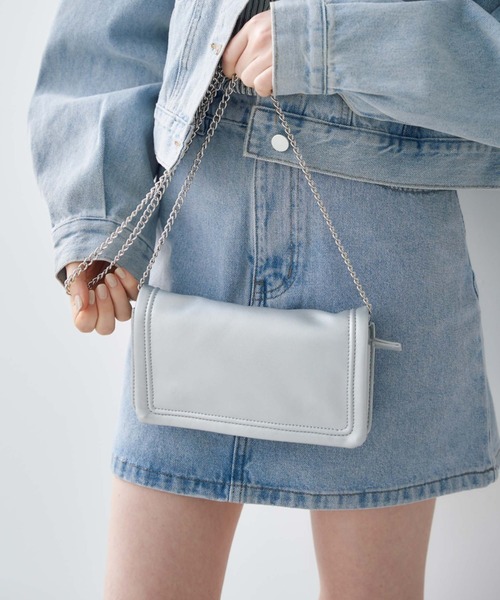 archives(アルシーヴ)の「合皮ミニチェーンバッグ(ショルダーバッグ・レディース・シルバーグレー/アイボリー/ブラック・FREE)」の4枚目の写真