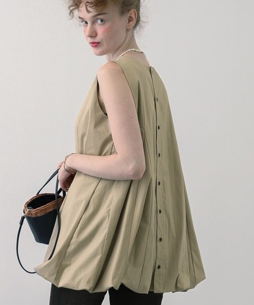 saloon(サルーン)の「SALOON(サルーン)/《再入荷》バックボタンバルーンブラウス【手洗い可】(シャツ/ブラウス・レディース・ブラック/ホワイト/ベージュ・FREE)」の1枚目の写真