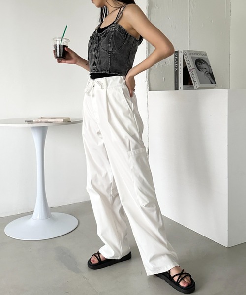 CLEA（クレア）の「フロントリボン デニムキャミビスチェ（キャミソール・レディース・ブルー/ブラック・FREE）」の19枚目の写真