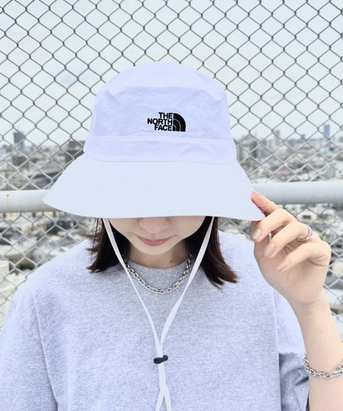 THE NORTH FACE（ザノースフェイス）の「国内未発売 THE NORTH FACE(ザ・ノースフェイス)/吸湿速乾 冷感素材 ナイロンバケットハット サファリハット アドベンチャーハット/STANDARD LT BUCKET HAT（ハット・レディース・ホワイト/ライトベージュ/ブラック・M/L）」の4枚目の写真