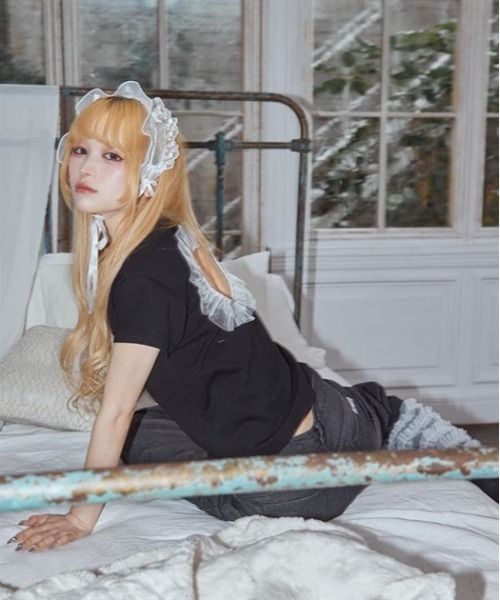 FickleBebe(フィクルベベ)の「ハートカットフリルトップス(Tシャツ/カットソー・レディース・ホワイト/ブラック・FREE)」の4枚目の写真