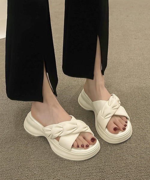 Miniministore(ミニミニストア)の「厚底サンダル ミュールサンダル 韓国風(サンダル・レディース・ブラック/アイボリー・23.5cm/24.0cm/25.0cm/23.0cm/24.5cm/22.5cm)」の8枚目の写真