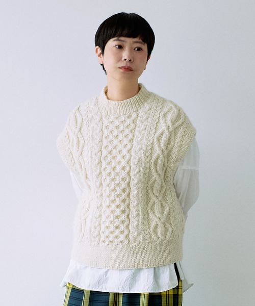 美品★yuni／ネパールハンドニット　ケーブル編みベストWH 美品☆yuni／ネパールハンドニット ケーブル編みベストWH