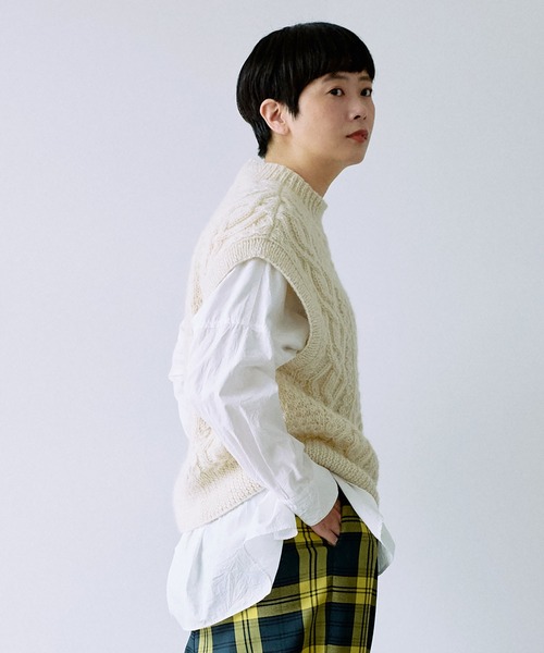 美品★yuni／ネパールハンドニット　ケーブル編みベストWH 美品☆yuni／ネパールハンドニット ケーブル編みベストWH