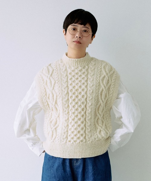 yuni（ユニ ）の「ネパールハンドニット ケーブル編みベスト