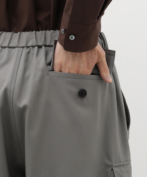 EDIFICE LA BOUCLE（エディフィスラブークル）の「LA BOUCLE (ラブークル) TECH WOOL カーゴショーツ（カーゴパンツ・メンズ・ネイビー/グレー・3/2）」の9枚目の写真