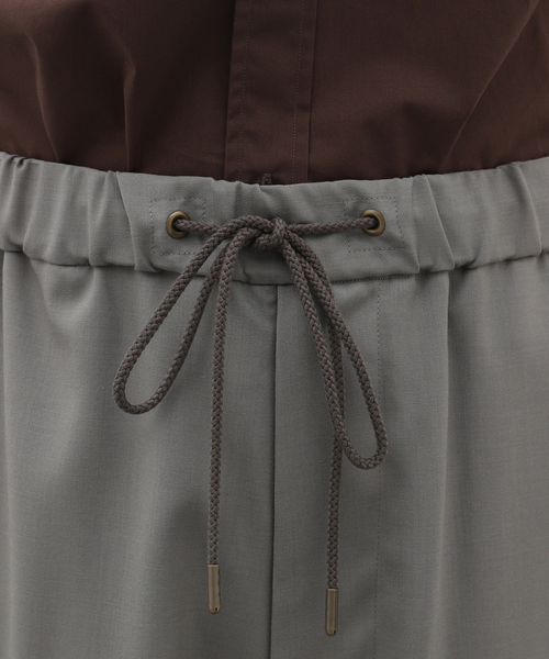 EDIFICE LA BOUCLE（エディフィスラブークル）の「LA BOUCLE (ラブークル) TECH WOOL カーゴショーツ（カーゴパンツ・メンズ・ネイビー/グレー・3/2）」の11枚目の写真