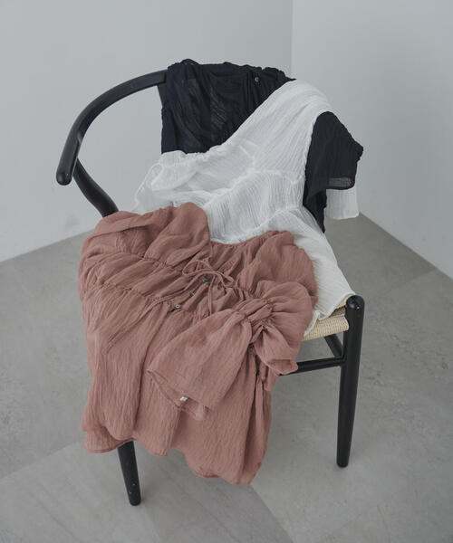 FREE'S MART(フリーズマート)の「◇シャーリングドロストチュニックブラウス(シャツ/ブラウス・レディース・ブラック/ホワイト/ブラウン/イエロー・FREE)」の9枚目の写真