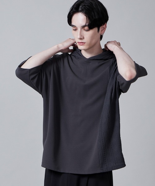 LUCY（ルーシー）の「LUCY/ジオメトリックブロックフードT（Tシャツ/カットソー・メンズ・ホワイト/ダークグレー・LARGE/MEDIUM）」の2枚目の写真