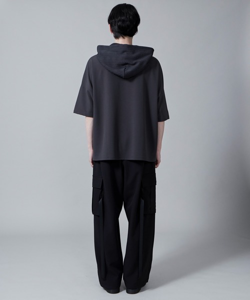 LUCY（ルーシー）の「LUCY/ジオメトリックブロックフードT（Tシャツ/カットソー・メンズ・ホワイト/ダークグレー・LARGE/MEDIUM）」の13枚目の写真