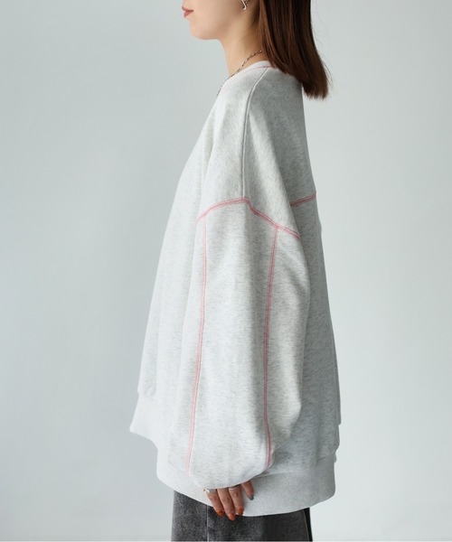 Riberry（リベリー）の「配色ステッチオーバーサイズスウェット（スウェット・レディース・オートミール/チャコールグレー・MEDIUM）」の17枚目の写真
