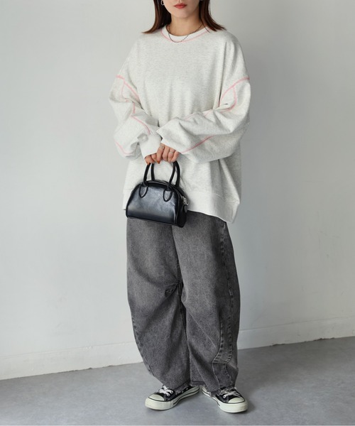 Riberry（リベリー）の「配色ステッチオーバーサイズスウェット（スウェット・レディース・オートミール/チャコールグレー・MEDIUM）」の13枚目の写真