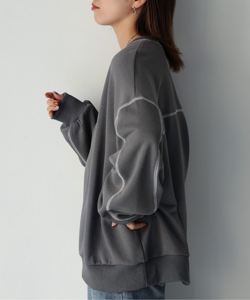 Riberry（リベリー）の「配色ステッチオーバーサイズスウェット（スウェット・レディース・オートミール/チャコールグレー・MEDIUM）」の4枚目の写真