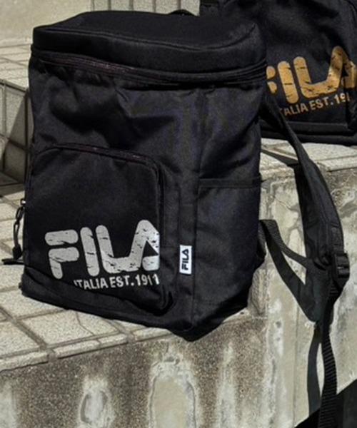 FILA(フィラ)の「FILA 斜めロゴミニスクエアリュック(バックパック/リュック・メンズ・ブラック/シルバー/ゴールド/ホワイト・FREE)」の3枚目の写真