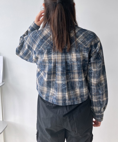 AS KNOW AS plus（アズノゥアズプラス）の「◇シャーリングダブルリボン ショート丈シャツ（シャツ/ブラウス・レディース・ブラウン系/ネイビー系/ワイン系・FREE）」の7枚目の写真