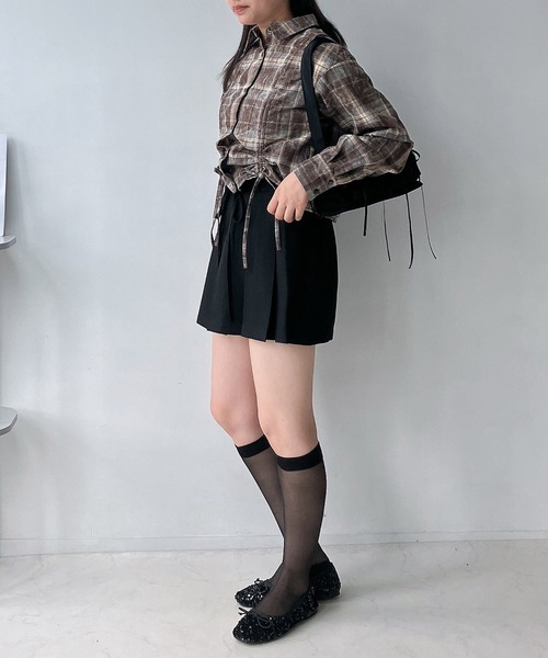 AS KNOW AS plus（アズノゥアズプラス）の「◇シャーリングダブルリボン ショート丈シャツ（シャツ/ブラウス・レディース・ブラウン系/ネイビー系/ワイン系・FREE）」の18枚目の写真