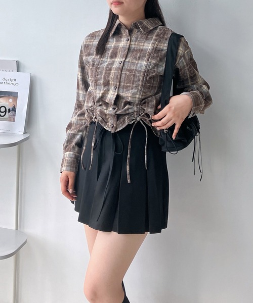 AS KNOW AS plus（アズノゥアズプラス）の「◇シャーリングダブルリボン ショート丈シャツ（シャツ/ブラウス・レディース・ブラウン系/ネイビー系/ワイン系・FREE）」の16枚目の写真