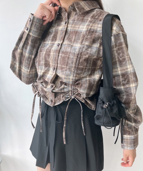 AS KNOW AS plus（アズノゥアズプラス）の「◇シャーリングダブルリボン ショート丈シャツ（シャツ/ブラウス・レディース・ブラウン系/ネイビー系/ワイン系・FREE）」の13枚目の写真