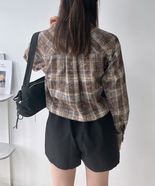 AS KNOW AS plus（アズノゥアズプラス）の「◇シャーリングダブルリボン ショート丈シャツ（シャツ/ブラウス・レディース・ブラウン系/ネイビー系/ワイン系・FREE）」の15枚目の写真