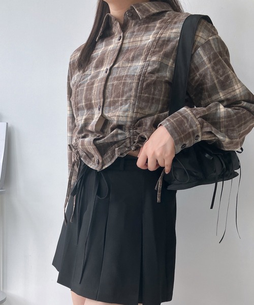 AS KNOW AS plus（アズノゥアズプラス）の「◇シャーリングダブルリボン ショート丈シャツ（シャツ/ブラウス・レディース・ブラウン系/ネイビー系/ワイン系・FREE）」の12枚目の写真