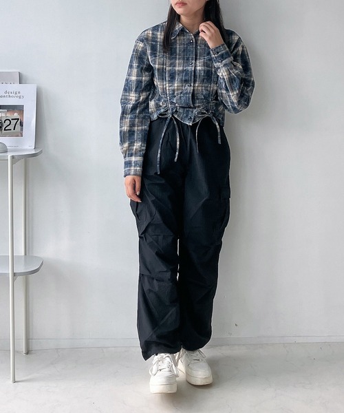 AS KNOW AS plus（アズノゥアズプラス）の「◇シャーリングダブルリボン ショート丈シャツ（シャツ/ブラウス・レディース・ブラウン系/ネイビー系/ワイン系・FREE）」の10枚目の写真