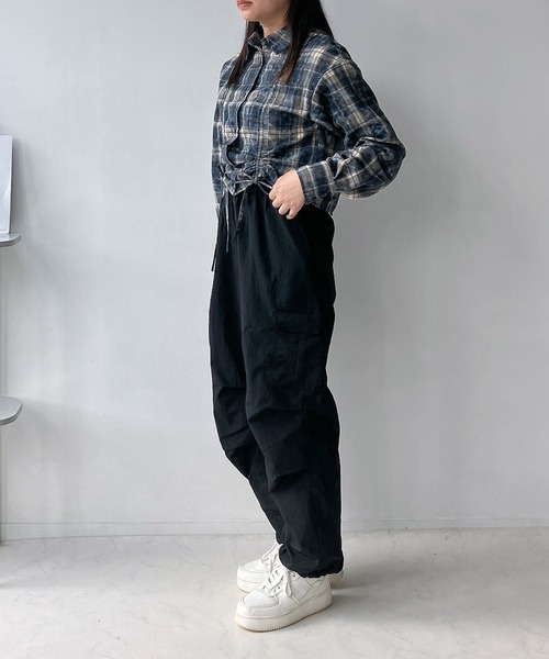 AS KNOW AS plus（アズノゥアズプラス）の「◇シャーリングダブルリボン ショート丈シャツ（シャツ/ブラウス・レディース・ブラウン系/ネイビー系/ワイン系・FREE）」の11枚目の写真