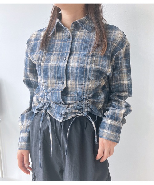 AS KNOW AS plus（アズノゥアズプラス）の「◇シャーリングダブルリボン ショート丈シャツ（シャツ/ブラウス・レディース・ブラウン系/ネイビー系/ワイン系・FREE）」の5枚目の写真