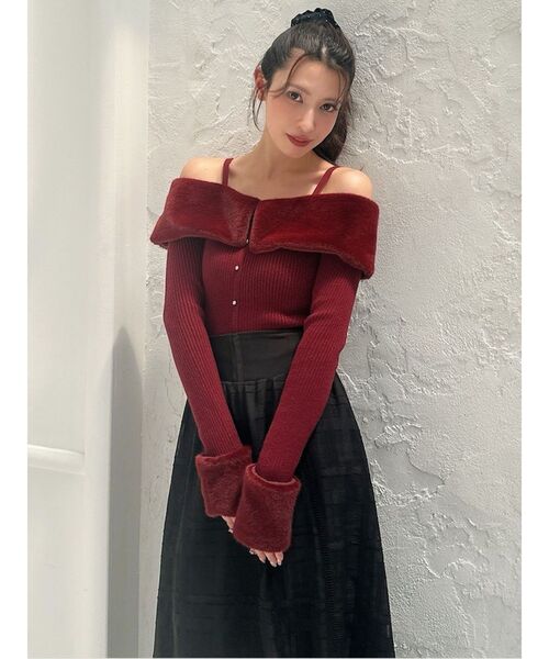 RESEXXY(リゼクシー)の「ポイントファーオフショルニットトップス(ニット/セーター・レディース・レッド/ホワイト/ブラック・FREE)」の9枚目の写真