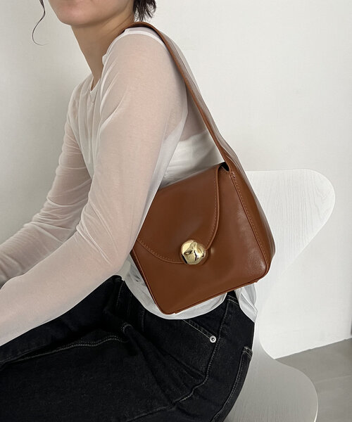 CAPRICIEUX LE'MAGE（カプリシューレマージュ）の「ニュアンスボタンショルダーバッグ（ショルダーバッグ・レディース・ブラック/ブラウン/アイボリー・FREE）」の3枚目の写真