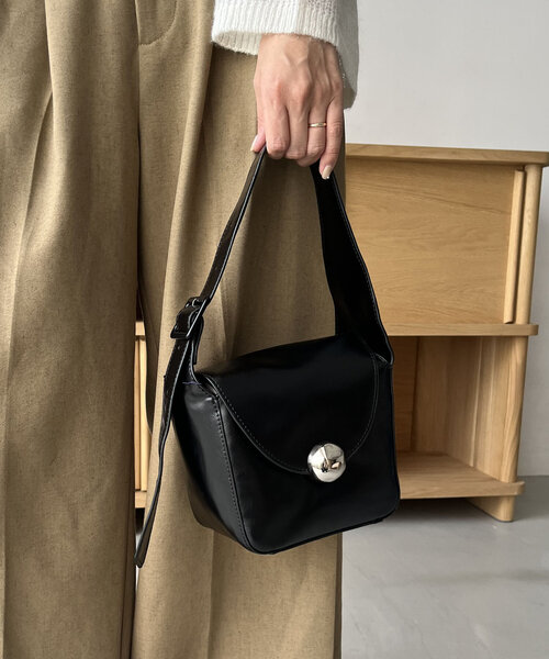 CAPRICIEUX LE'MAGE（カプリシューレマージュ）の「ニュアンスボタンショルダーバッグ（ショルダーバッグ・レディース・ブラック/ブラウン/アイボリー・FREE）」の7枚目の写真