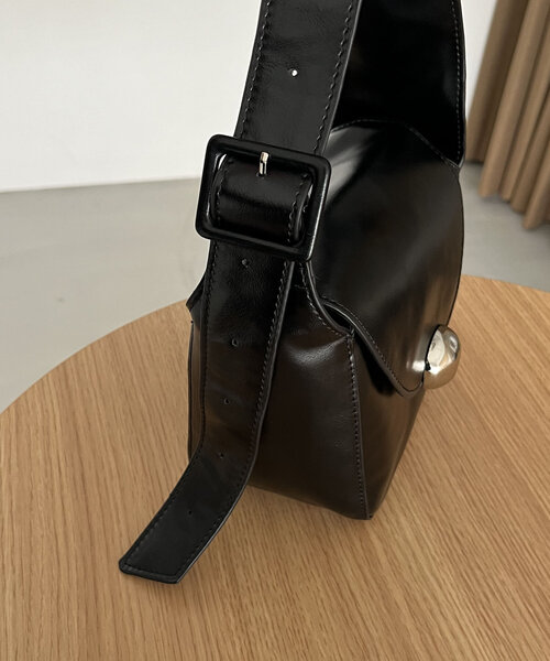 CAPRICIEUX LE'MAGE（カプリシューレマージュ）の「ニュアンスボタンショルダーバッグ（ショルダーバッグ・レディース・ブラック/ブラウン/アイボリー・FREE）」の10枚目の写真