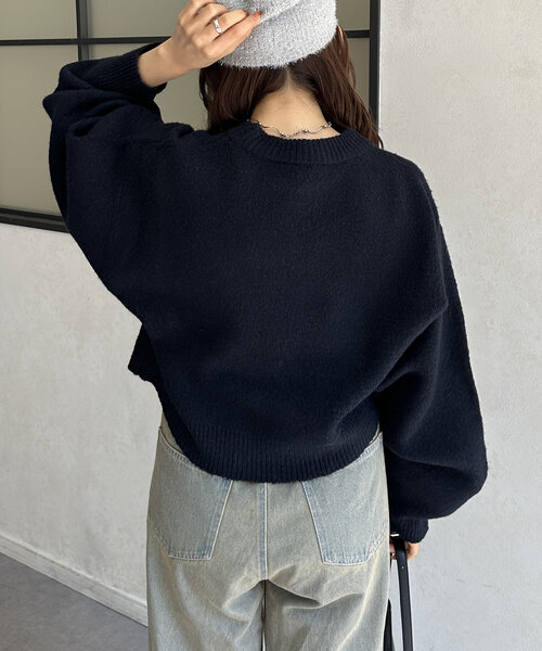 Thevon（ゼボン）の「フロッキーロゴクロップドニット（ニット