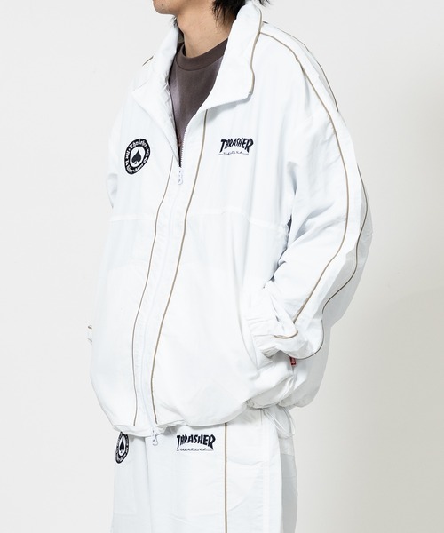 THRASHER(スラッシャー)の「【3】〔THRASHER/スラッシャー〕リフレクターパイピング ナイロンダブルジップジャケット 裾ドローコード(ナイロンジャケット・メンズ・チャコールグレー/ホワイト×ブラック/ブラック×グレー/パープル/ブラック×ホワイト/ホワイト×ブラウン/ブラック×ブルー・MEDIUM/LARGE/X-LARGE)」の19枚目の写真