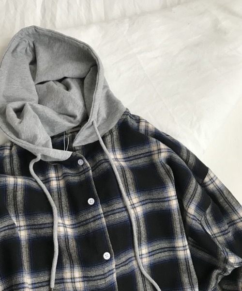 Teem Store(チームストア)の「フード付きレイヤードチェックネルシャツ(シャツ/ブラウス・レディース・ブラック・M/L)」の4枚目の写真