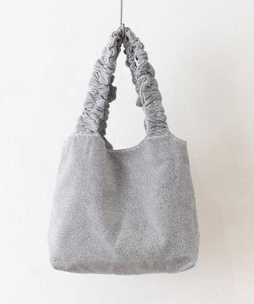 ハンドメイドꕤ︎︎控えめフリルのトートバッグ mermaid white チャーム付 ハンドメイドꕤ︎︎控えめフリルのトートバッグ mermaid white