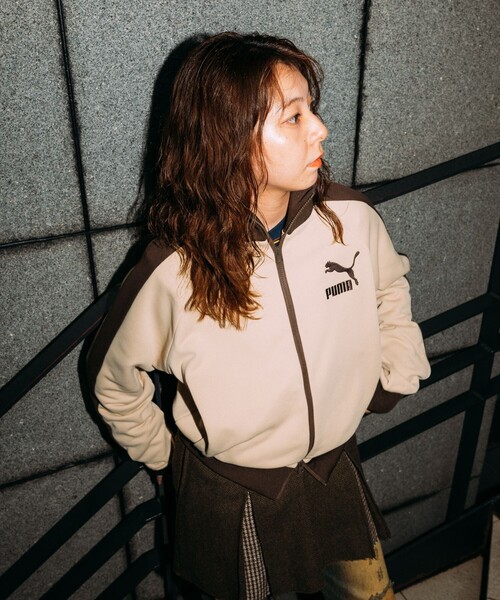 FREAK'S STORE（フリークスストア）の「PUMA/プーマ 別注 T7 Track Jacket/別注 T7 トラックジャケット（ジャージ・レディース・ブラウン/ベージュ・X-SMALL/SMALL）」の3枚目の写真