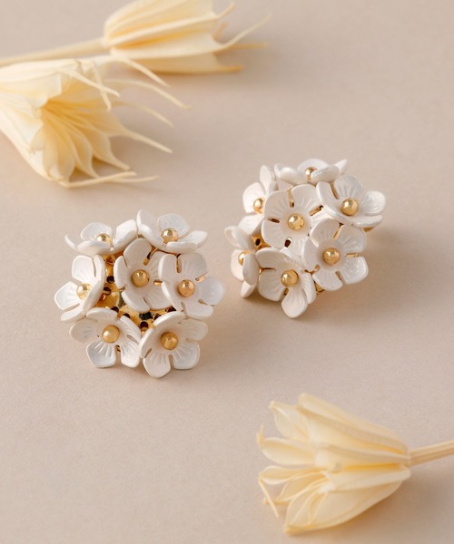 ◇◇金属アレルギー対応◇◇〈ecru〉 フラワーブーケイヤリング