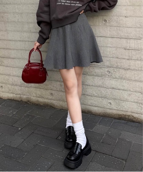 clear（クリア）の「ニットフレアミニスカート [大人可愛い]≪2024AW新作≫（スカート・レディース・ブラック/グレー・F）」の2枚目の写真