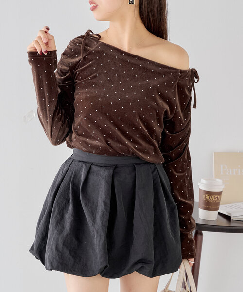 Chico（チコ）の「シアーベロアオフショルリボントップス（Tシャツ/カットソー・レディース・アイボリー/ブラック/グレイッシュベージュ/ブラウン・FREE）」の3枚目の写真