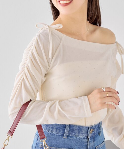 Chico（チコ）の「シアーベロアオフショルリボントップス（Tシャツ/カットソー・レディース・アイボリー/ブラック/グレイッシュベージュ/ブラウン・FREE）」の7枚目の写真