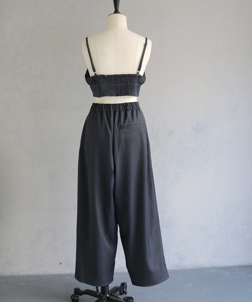 cheriella（シェリエラ）の「【cheriella】セットアップ ビスチェ付きスラックスワイドパンツ SETUP WITH BUSTIER SLACKS WIDE PANTS（セットアップ・レディース・ブラック/グレイッシュベージュ/チャコールグレー・M）」の6枚目の写真