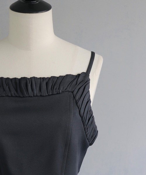 cheriella（シェリエラ）の「【cheriella】セットアップ ビスチェ付きスラックスワイドパンツ SETUP WITH BUSTIER SLACKS WIDE PANTS（セットアップ・レディース・ブラック/グレイッシュベージュ/チャコールグレー・M）」の9枚目の写真